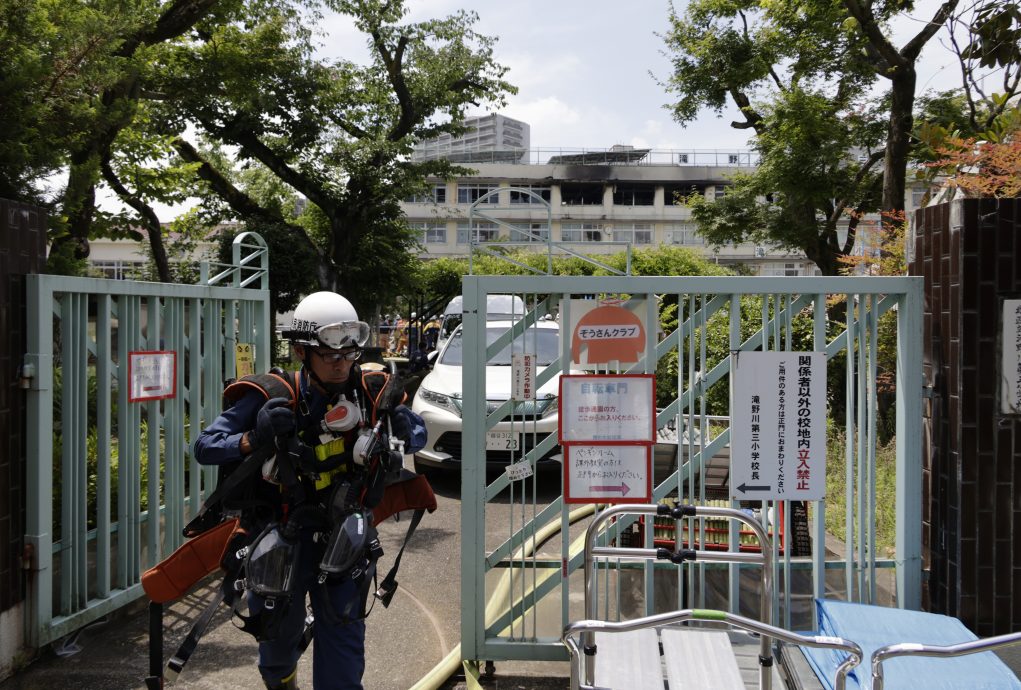 日本东京小学发生火灾 10人受伤