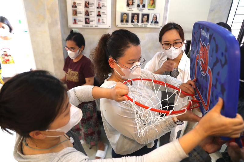 暖势力 中国女孩在印尼做“微公益”
