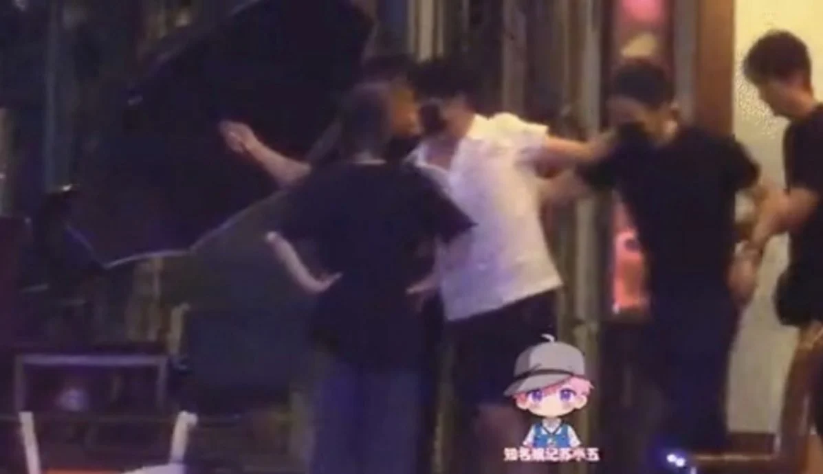 杨洋醉酒状态被拍 反差形象惹议论