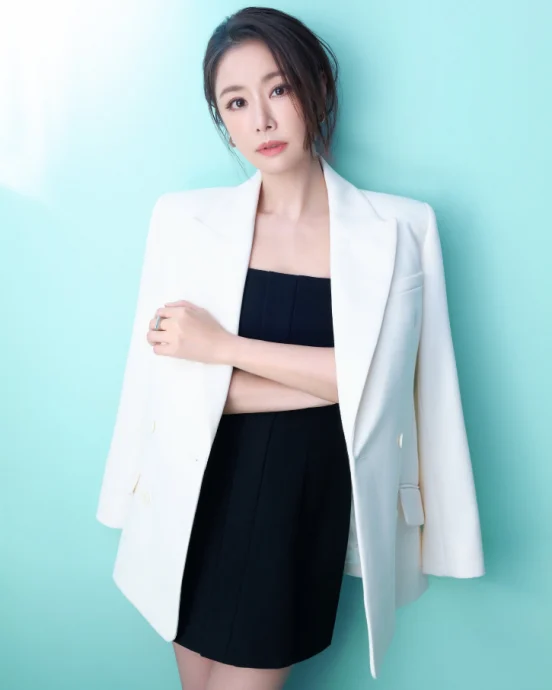 林心如高中模特儿照登热搜 带女儿重游旧地却落荒而逃