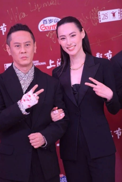 梁洛施38岁生日高调放闪 首晒与导演男友十指紧扣照