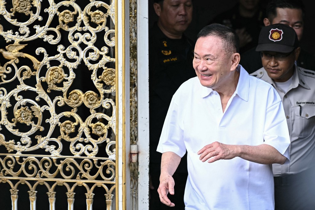 泰国前首相塔辛获特赦 摘除电子监控设备