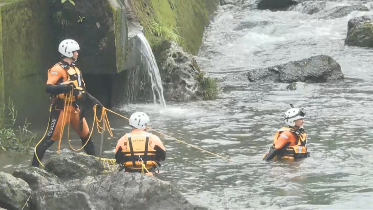 爸妈先进更衣室!日5岁童“独留汤屋”疑爬窗坠河 警消急寻