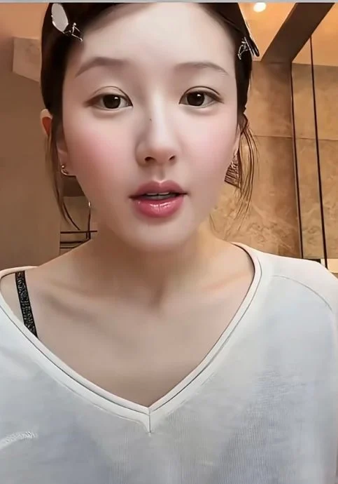 王雅佳拍宣传照被轰蹭资源 赵露思内疚连累好友挨骂
