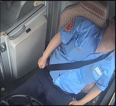 看世界/浙江巴士司机心脏病发 临终前与死神搏斗救12乘客