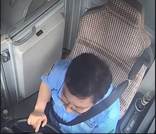 看世界/浙江巴士司机心脏病发 临终前与死神搏斗救12乘客