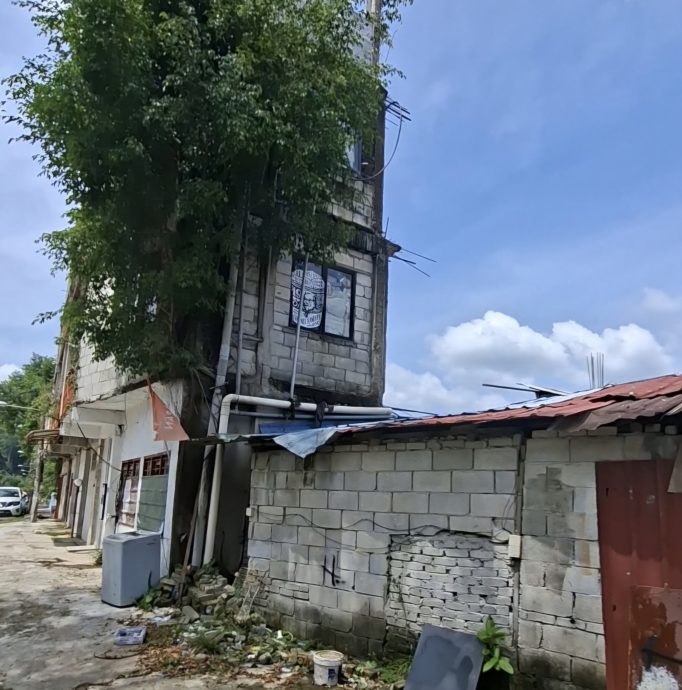 "罗兴亚人非法组屋人去楼空<br
