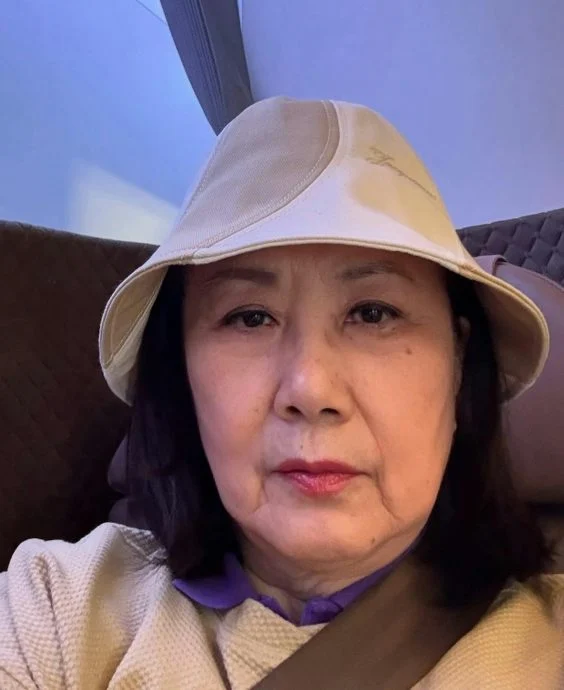 自揭甲状腺问题赴医追踪 汪明荃身体抱恙仍坚持演出