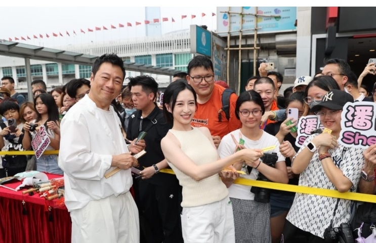 节目巡礼站C位是公司安排 龚嘉欣考虑与黎耀祥一起开唱