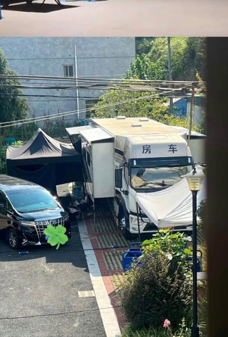 虞书欣出妆像走秀粉丝围堵 被批带坏风气网促整治