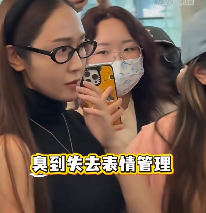 被异味震到表情失守 Jessica锁眉捂鼻逃离现场