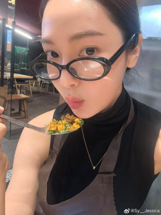 被异味震到表情失守 Jessica锁眉捂鼻逃离现场