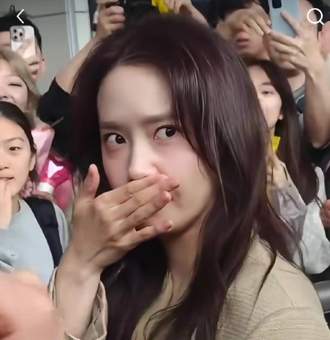 被异味震到表情失守 Jessica锁眉捂鼻逃离现场