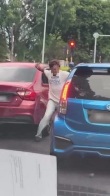 视频|不满Myvi割车没打讯号灯 男子红灯前暴打司机惹议