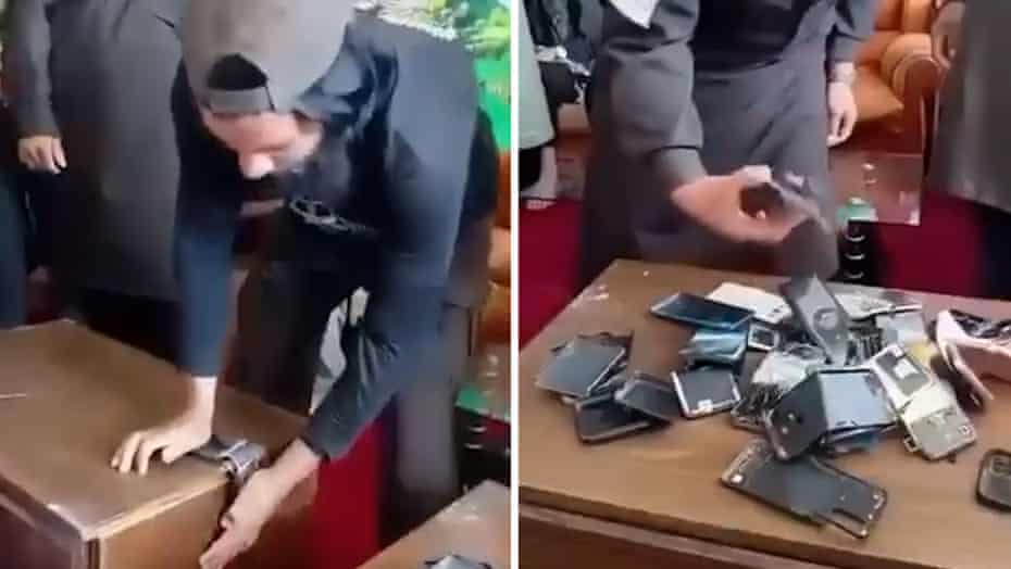视频/塔利班禁官员使用智能手机 违者当场砸烂