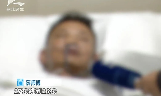 贪吃隔夜见手青中毒产生幻觉 男子27楼爬窗“渡劫”险坠死