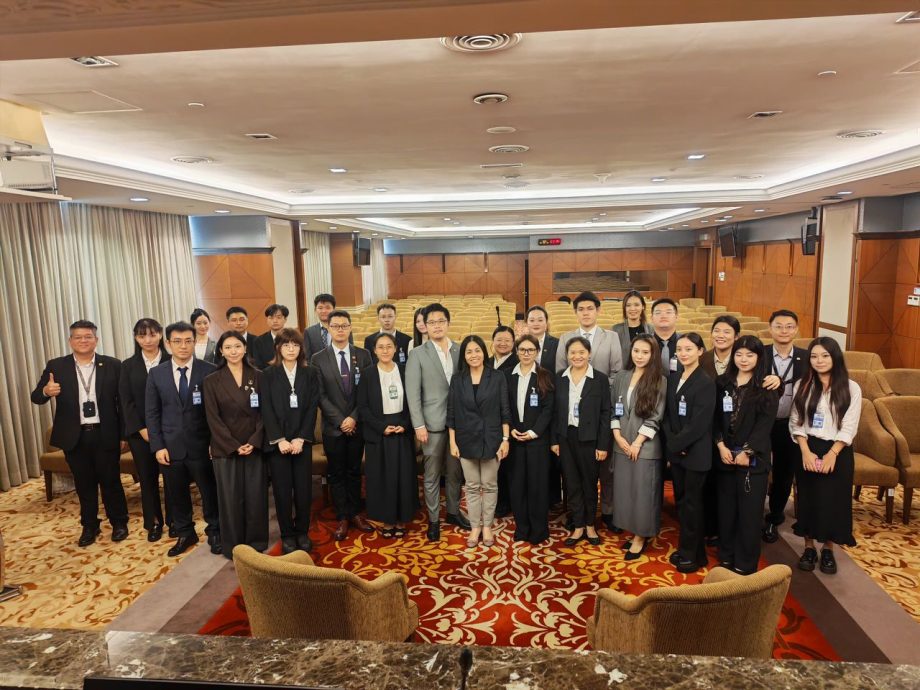 马中贸易促进中心代表走进国会 与张念群讨论AI监管