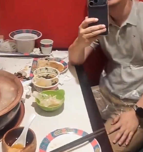 (国际)早班车文/上错饮料引消费纠纷 顾客称同行患糖尿病要求免单