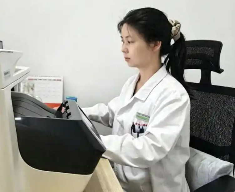 (国际)网闻:女子瘦到39.5kg 轮椅上生活 病因竟是心理和情绪问题!