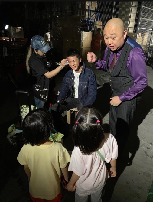 (明8am)父亲节丨罗子溢乐当子女船长 黄翠如晒老公黑图庆祝
