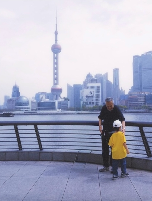 (明8am)父亲节丨罗子溢乐当子女船长 黄翠如晒老公黑图庆祝