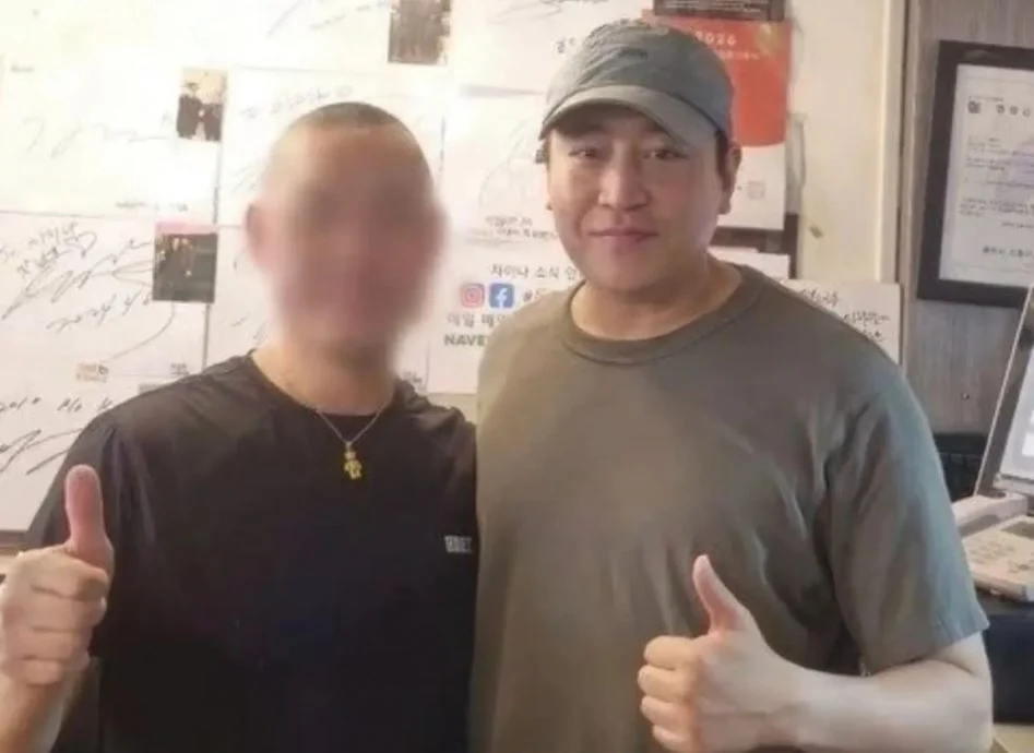 Eric用餐亲切合照获赞 身材崩坏星味全失
