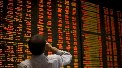 马股半日跌5.4点   国油化学挫4.68%