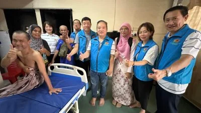 大山脚积善扶助社助帕金森症病患 捐赠护理床及1000令吉关爱金