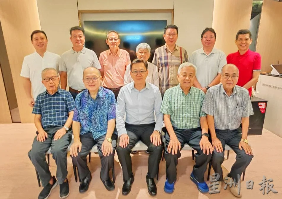 全国版:丹中跨州筹款遭警调查风波 雪隆华社校友送暖捐1万7400