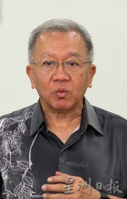 我们/三大民族一起打气功