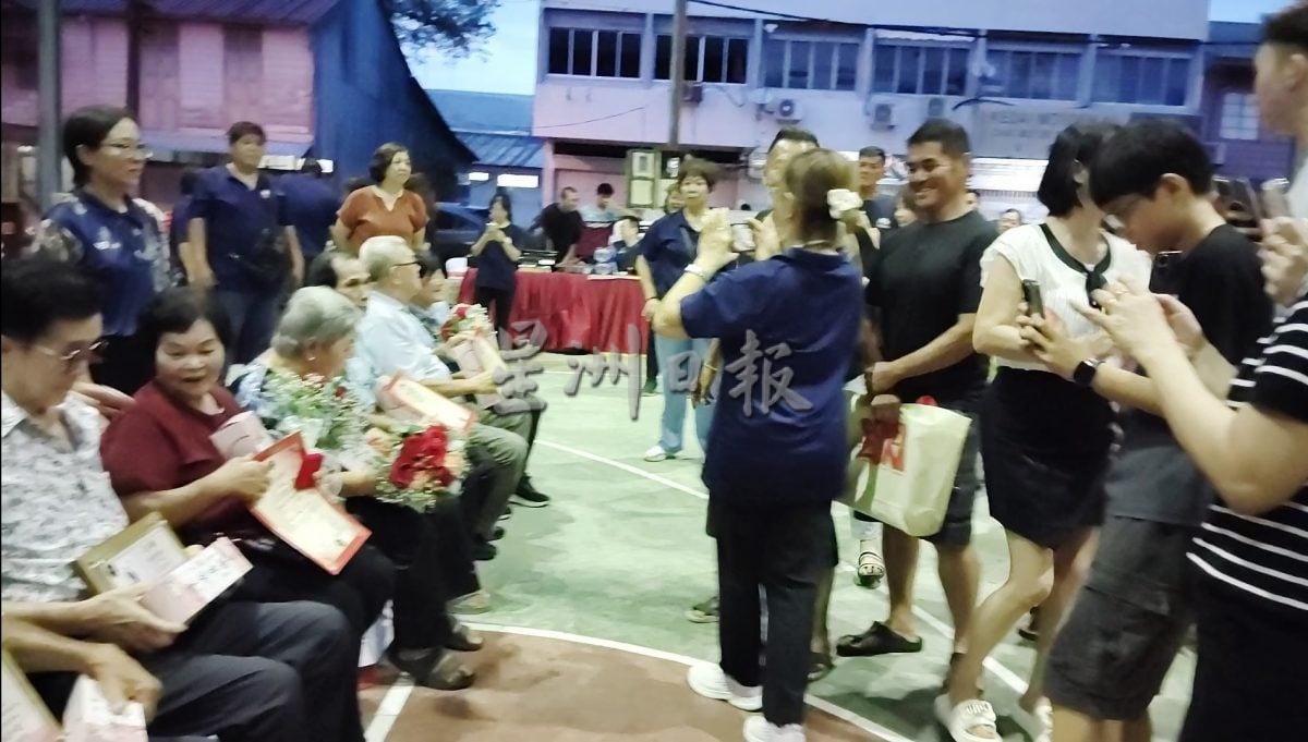 暖势力/风雨同行携手半世纪 致敬表扬 6对金婚夫妻