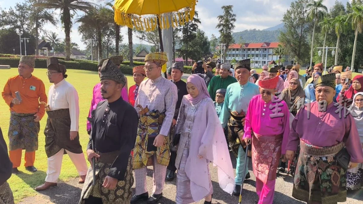 森宫廷风波|莫哈末法里斯宣誓就任第11任双溪乌绒酋长