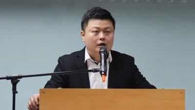 “火箭伊党曾合作十多年”  张佑铨促社青别双标