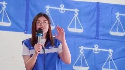 A young lady and the right questions