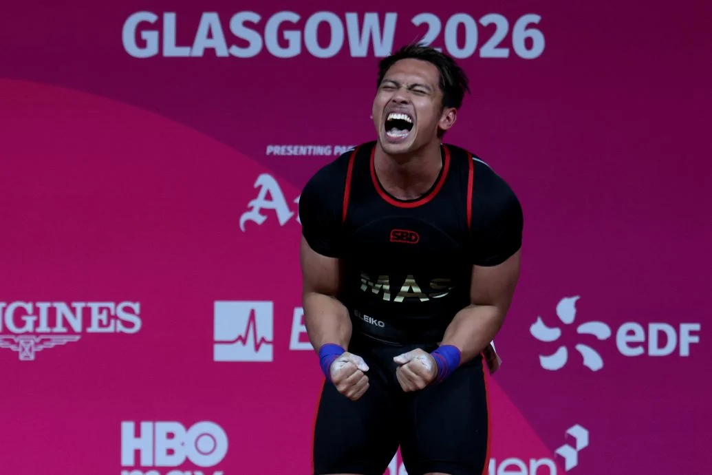 2026共运会| 前两次抓举失败差点无法完赛 艾利践诺给父亲带回金牌