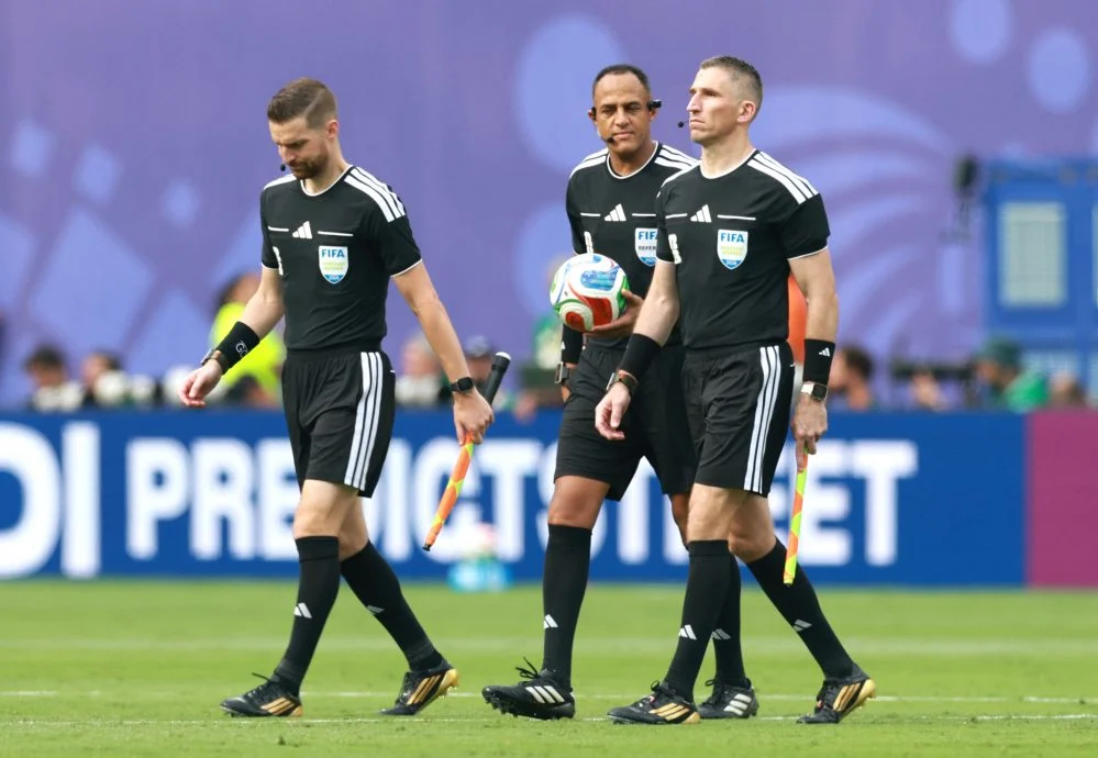 2026年世界杯| “隐形的奔跑者” 裁判满场跑体能不输球员