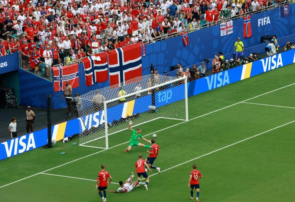 2026年世界杯|英格兰首个进球引发口水战 FIFA:足球没触碰线缆