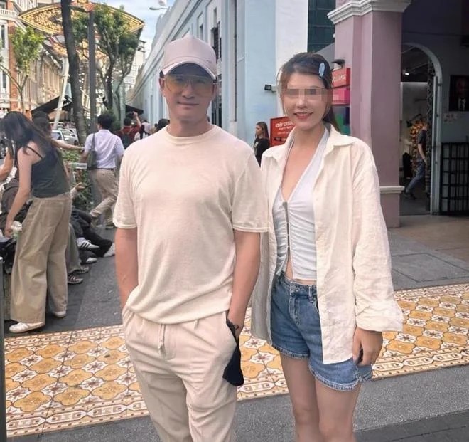 52岁吴京大马被偶遇 宠妻细节藏不住