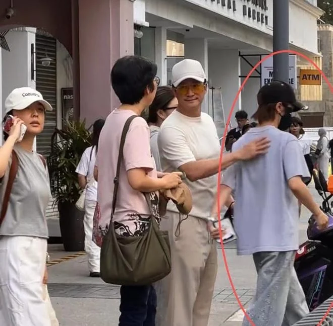 52岁吴京大马被偶遇 宠妻细节藏不住