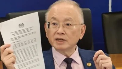 Change in tax-exempt conditions is the real issue, Finance Minister can overturn the decision, says Wee Ka Siong