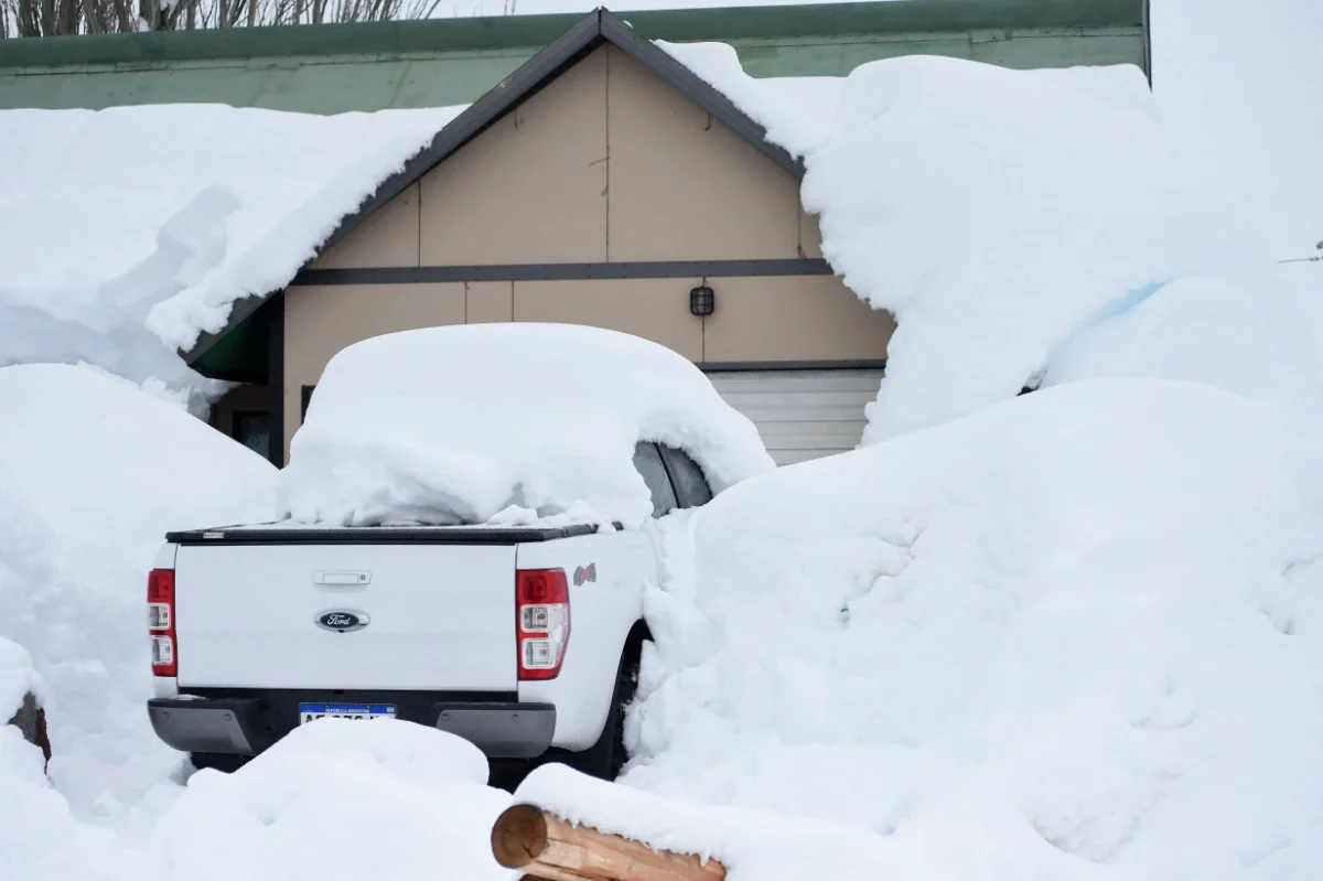 阿根廷安第斯山脉大雪 边境口岸关闭 千卡车司机被困8天