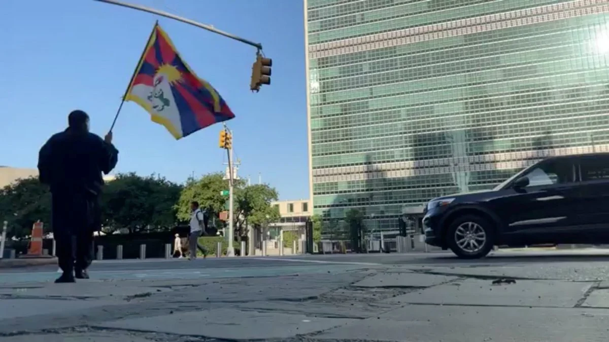 一男子在联合国总部外自焚身亡 藏媒称为藏人权益倡导者