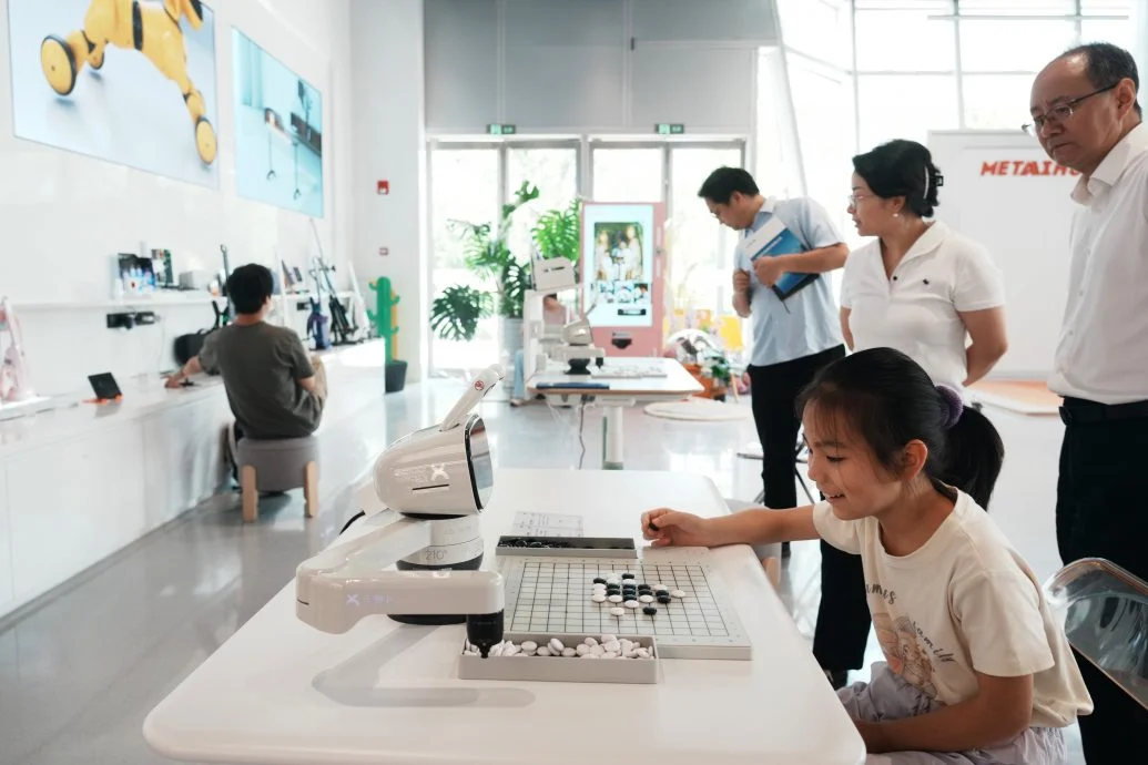 上海世界AI大会|机械人 「茶艺师」、「大厨」 中300多款AI产品首次发布