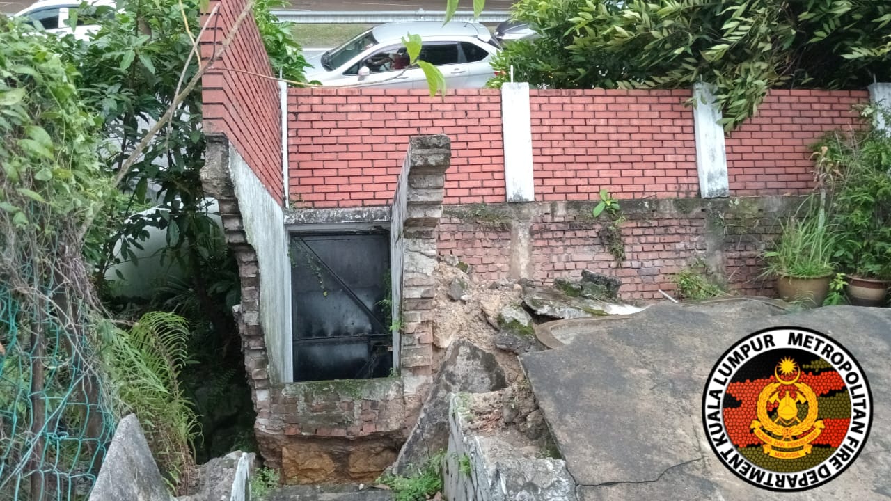 上网就好/一间住宅后院围墙今午发生坍塌 无人伤亡
