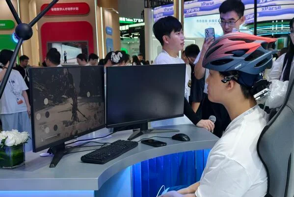 不是电影!脑控游戏、患者看脑波吃饺子 中国“脑机接口”创新全球