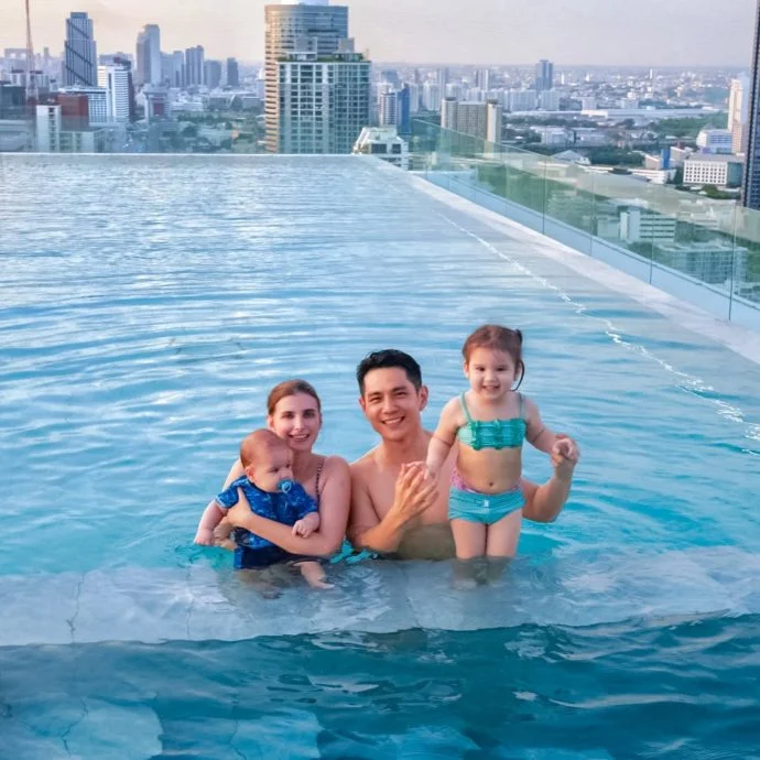 与老婆带儿女泰国旅行喊崩溃 祖雄苦喊像组队打双王关卡