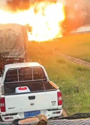 中国内蒙公路惊天爆炸冒出蕈状云 官方:2死4伤