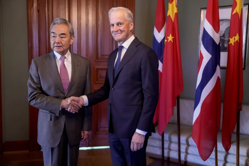 中国外长王毅到访 挪威首相促北京助推俄乌谈判