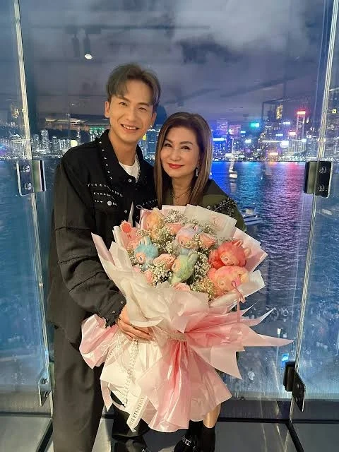 为Labubu花束失窃风波降温 乐易玲亲解画:酒后恶作剧