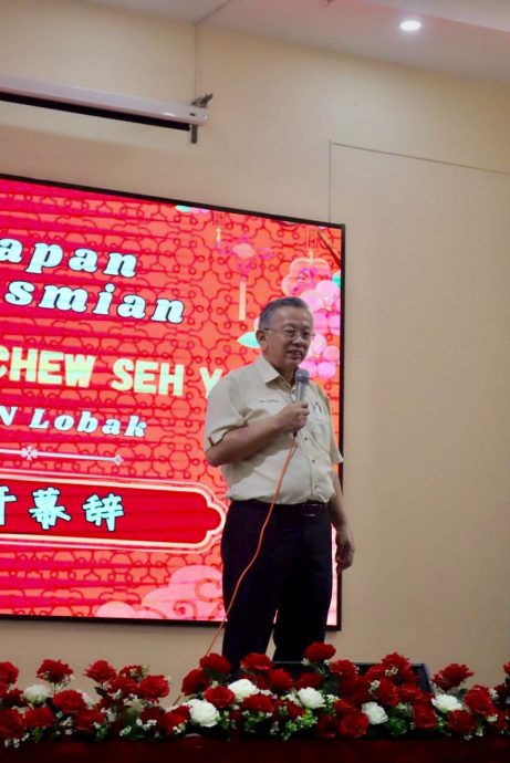 供上网(主文)年轻人/芙蓉圣保罗国中“笔墨春风,马跃祥云“ 不分种族 热闹迎春
